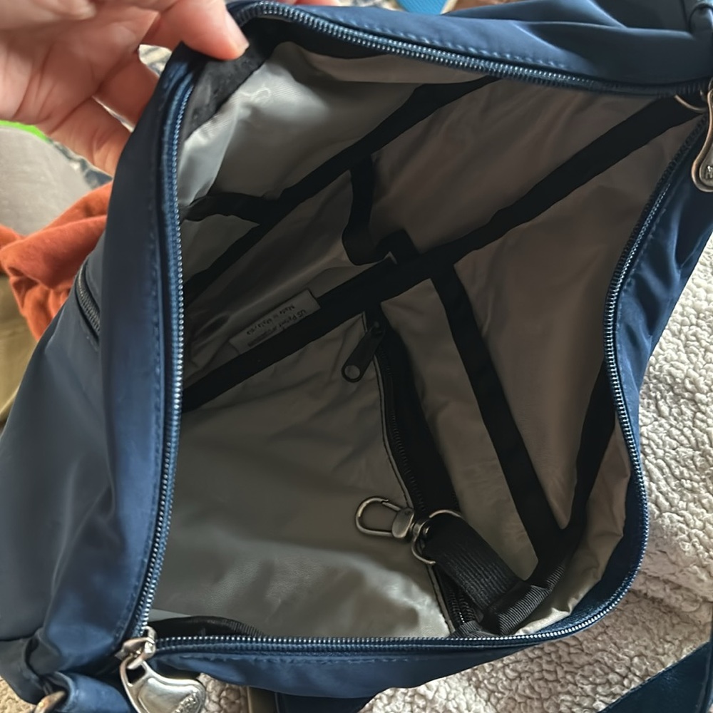 AmeriBag Navy Healthy Back Carry All Sling Bag - Picture 7 of 9